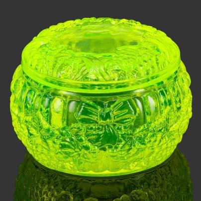 Шкатулка круглой формы в стиле Ар-деко "Фрукты", стекло, (урановое), пресс, Чехословакия, 1970-1990 гг.