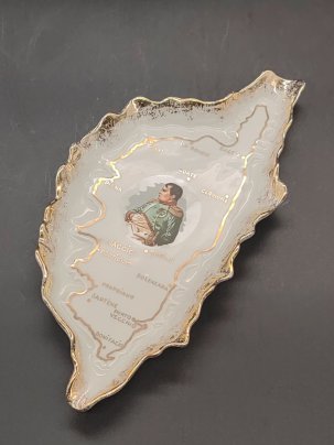 Пепельница (лоток для мелочей, украшений) в виде острова Корсики с изображением Наполеона Бонапарта