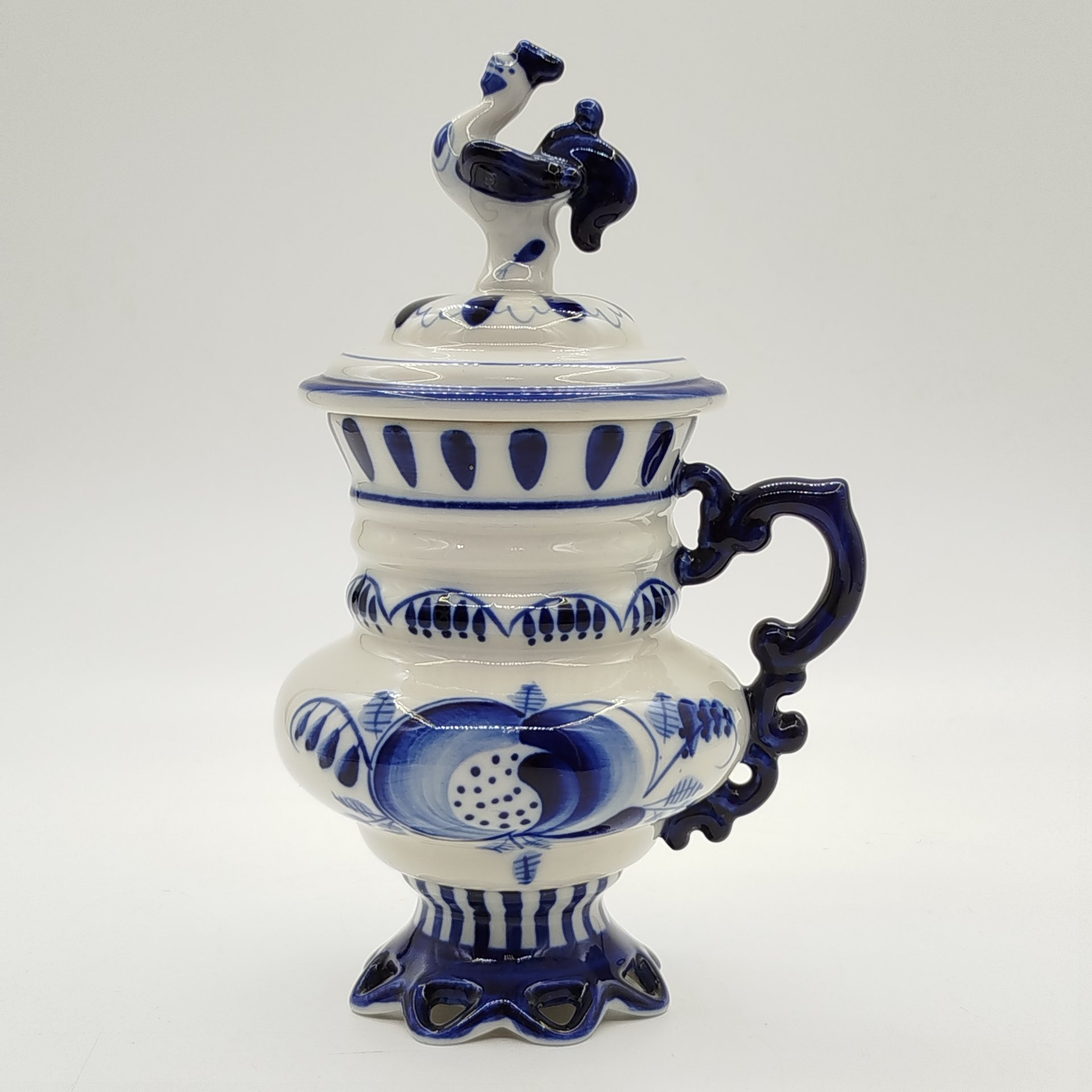 Кружка "Утро", украшенная цветочным декором, авт. Л.П. Азарова