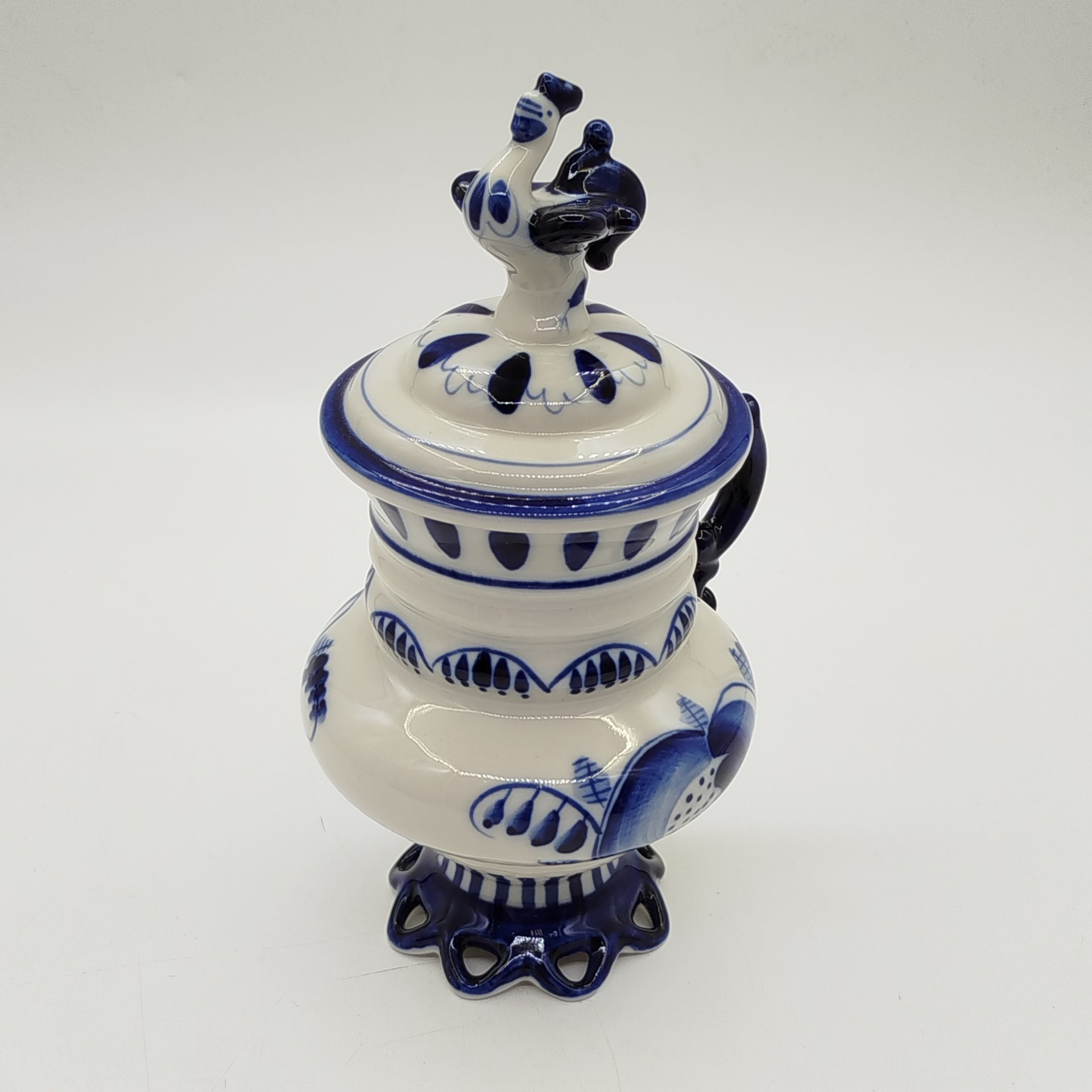 Кружка "Утро", украшенная цветочным декором, авт. Л.П. Азарова