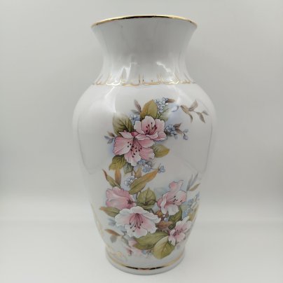 Ваза, украшенная цветочным декором, форма "Сервская", фарфор, деколь с подрисовкой, золочение, Фабрика Гарднера в Вербилках 1766, Россия, 1991-2010 гг.