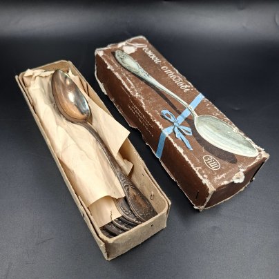 Набор из шести столовых ложек с растительным декором в оригинальной коробке, мНЦ (медь-никель-цинк), картон, Вольнянский завод столовых приборов им. Шевченко (ЗiШ, ЗиШ), СССР, 1960-1980 гг.