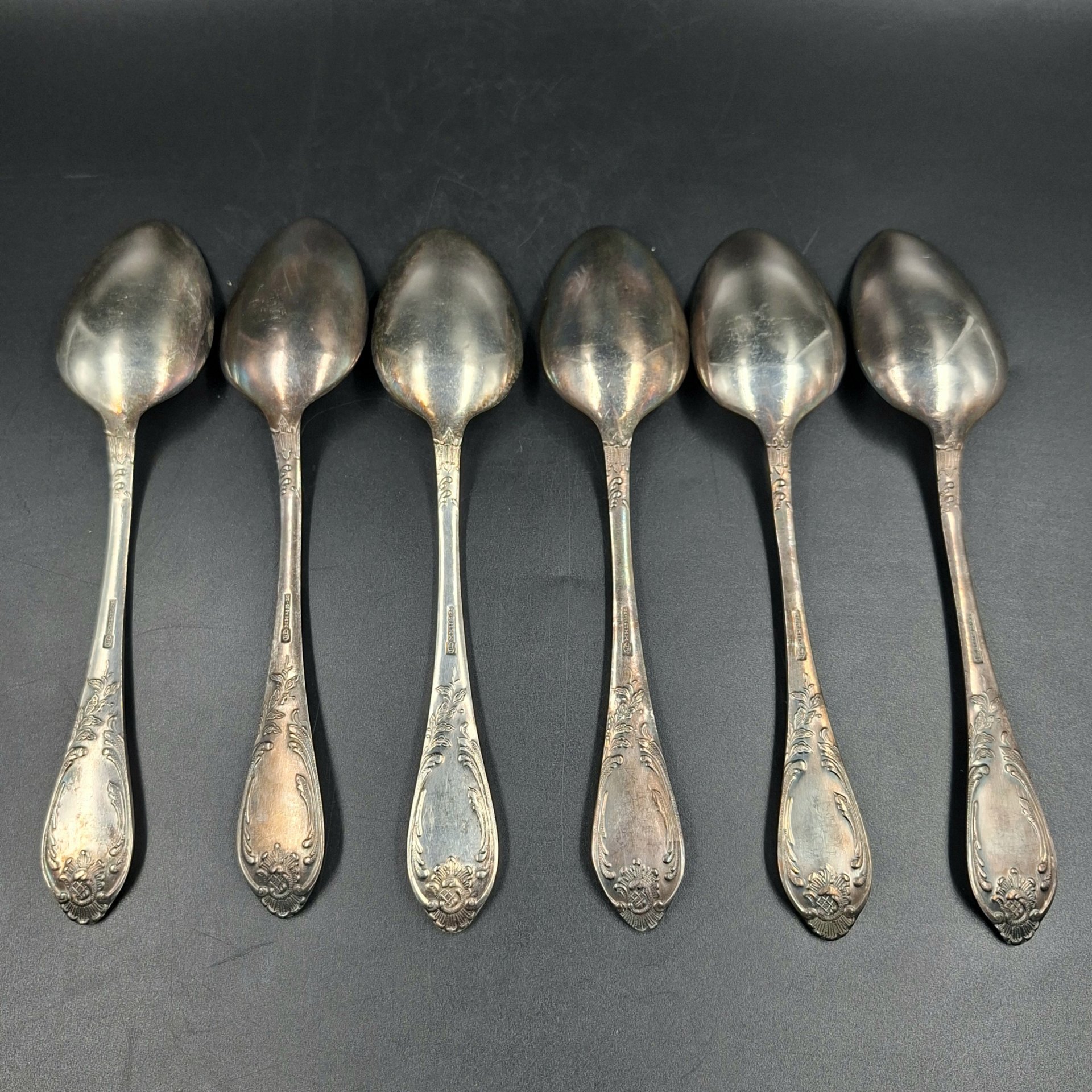 Набор из шести столовых ложек с растительным декором в оригинальной коробке, мНЦ (медь-никель-цинк), картон, Вольнянский завод столовых приборов им. Шевченко (ЗiШ, ЗиШ), СССР, 1960-1980 гг.