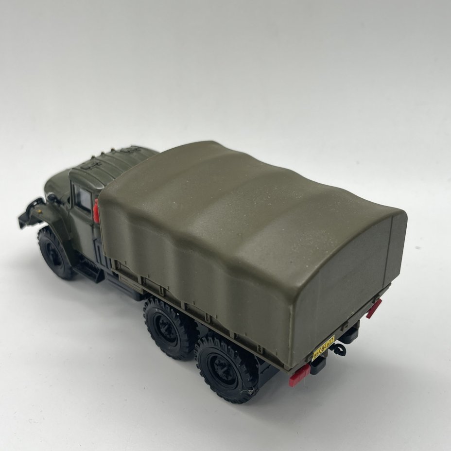 Модель автомобиля "ЗИЛ-131" со съемным тентом