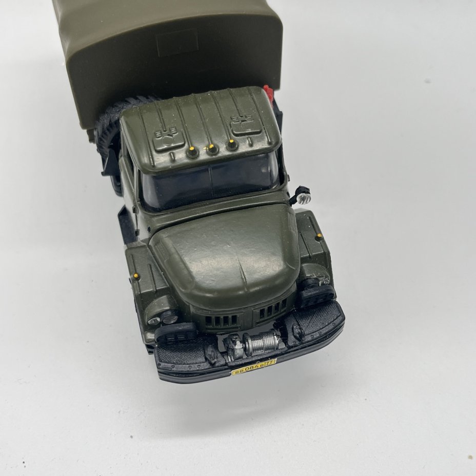 Модель автомобиля "ЗИЛ-131" со съемным тентом