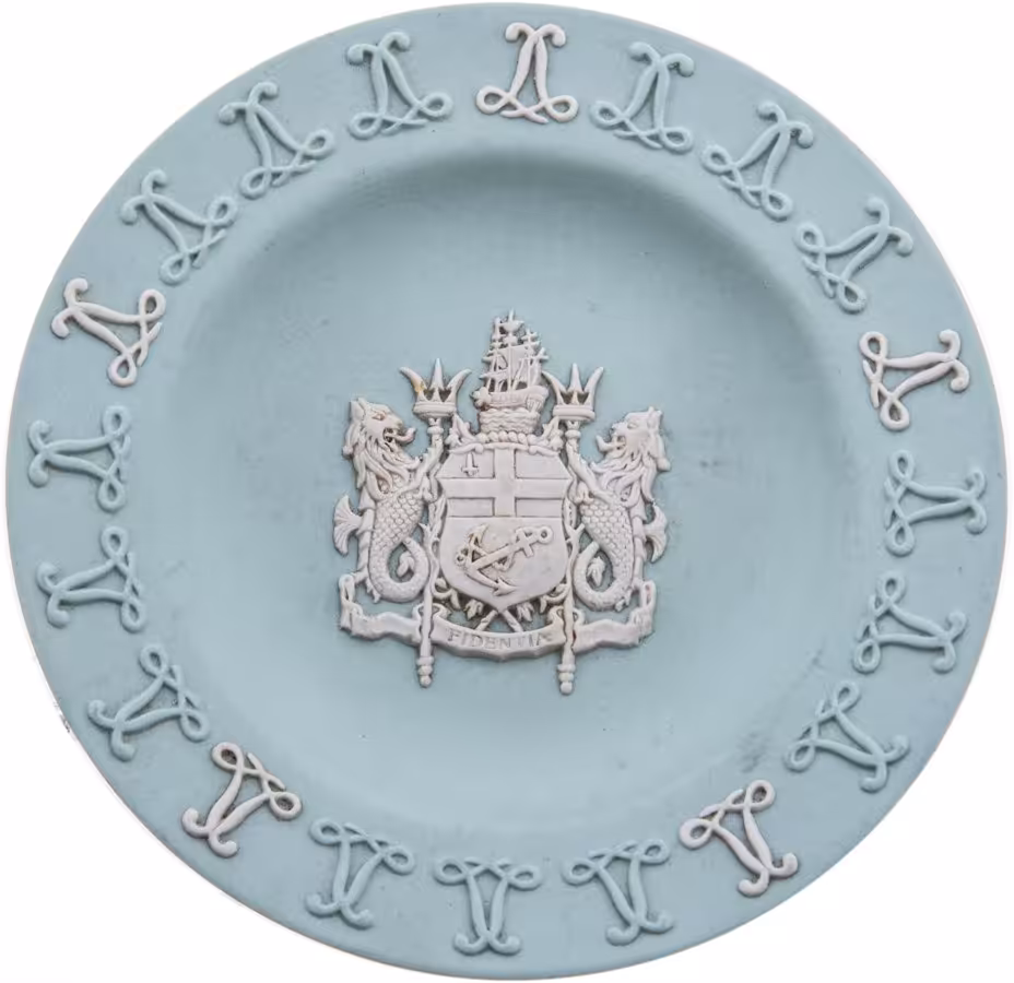 Тарелка декоративная с гербом, голубой фарфор, компания "Wedgwood", Англия, 1988 г., Wedgwood