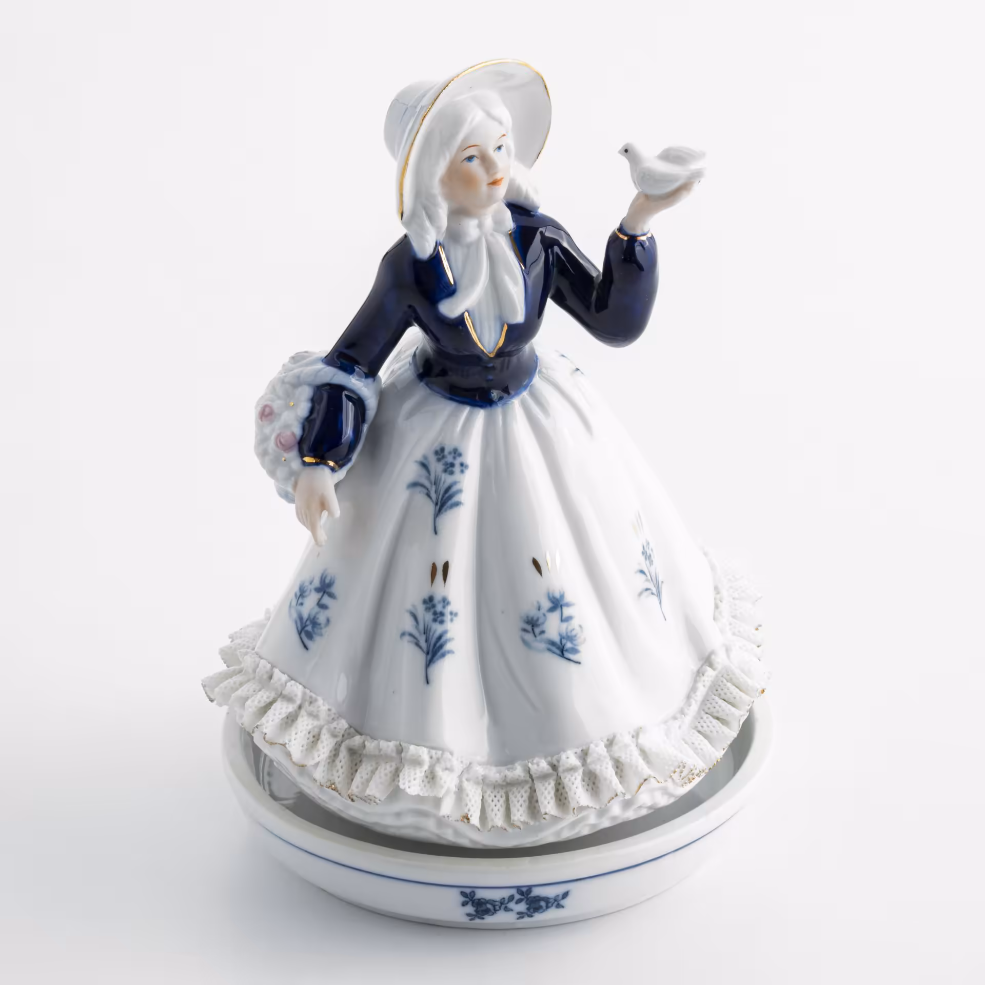 Статуэтка музыкальная "Девушка с голубем"