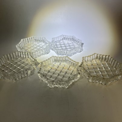 Набор из 5 розеток многоугольной формы с резным геометрическим декором, хрусталь, алмазная грань, СССР, 1970-1990 гг.