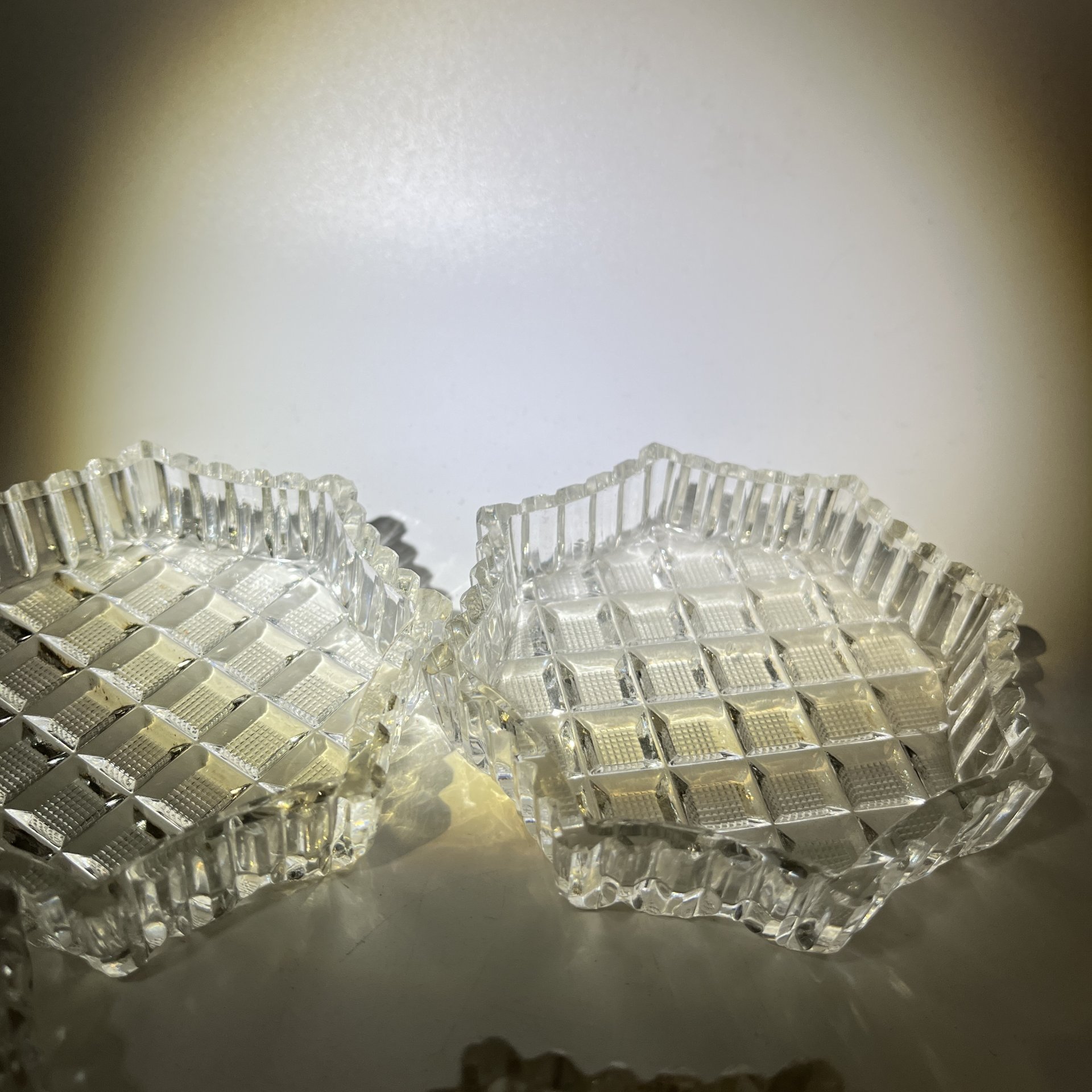 Набор из 5 розеток многоугольной формы с резным геометрическим декором, хрусталь, алмазная грань, СССР, 1970-1990 гг.