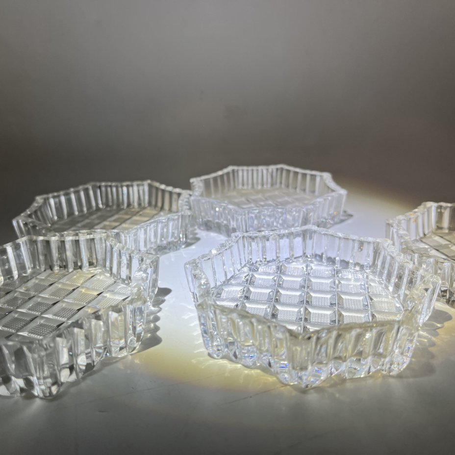 Набор из 5 розеток многоугольной формы с резным геометрическим декором, хрусталь, алмазная грань, СССР, 1970-1990 гг.