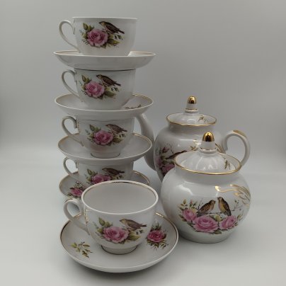 Сервиз чайный на 5 персон (12 предметов), украшенный цветами и птицами, фарфор, деколь, золочение, Дулевский фарфоровый завод (Дулёво), Российская Федерация, 2000 г.