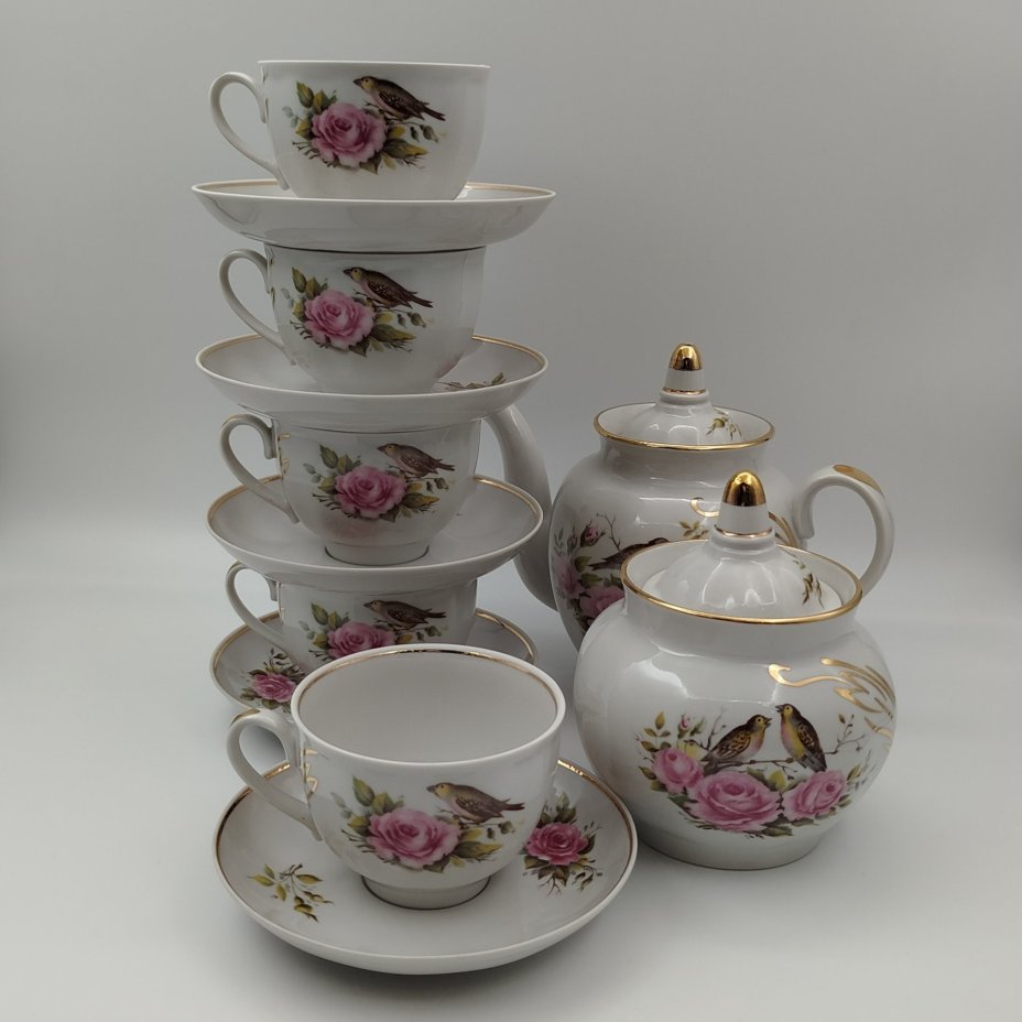 Сервиз чайный на 5 персон (12 предметов), украшенный цветами и птицами, фарфор, деколь, золочение, Дулевский фарфоровый завод (Дулёво), Российская Федерация, 2000 г.