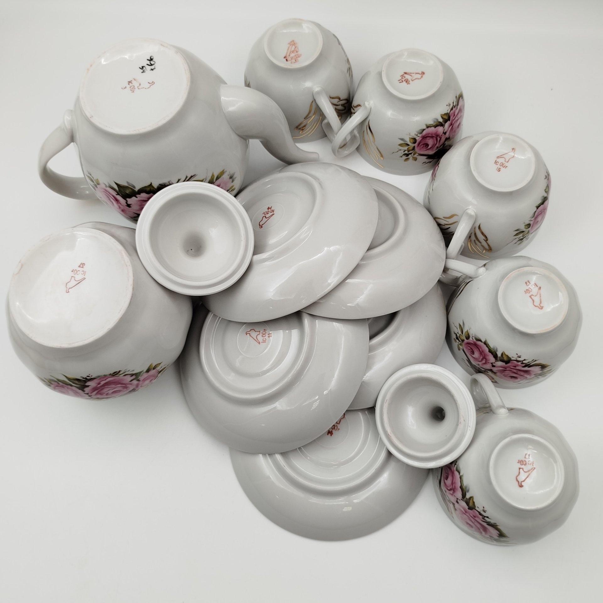 Сервиз чайный на 5 персон (12 предметов), украшенный цветами и птицами, фарфор, деколь, золочение, Дулевский фарфоровый завод (Дулёво), Российская Федерация, 2000 г.