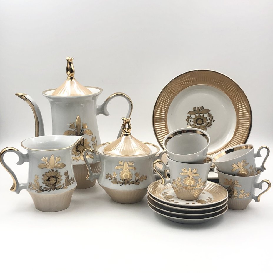 Сервиз кофейный с цветочным декором на 4 персоны (15 предметов), фарфор, золочение, Барановский фарфоровый завод, СССР, 1970-1991 гг.