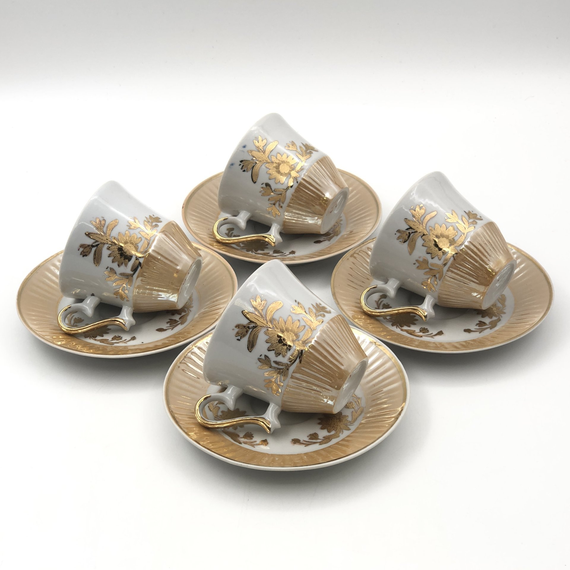 Сервиз кофейный с цветочным декором на 4 персоны (15 предметов), фарфор, золочение, Барановский фарфоровый завод, СССР, 1970-1991 гг.