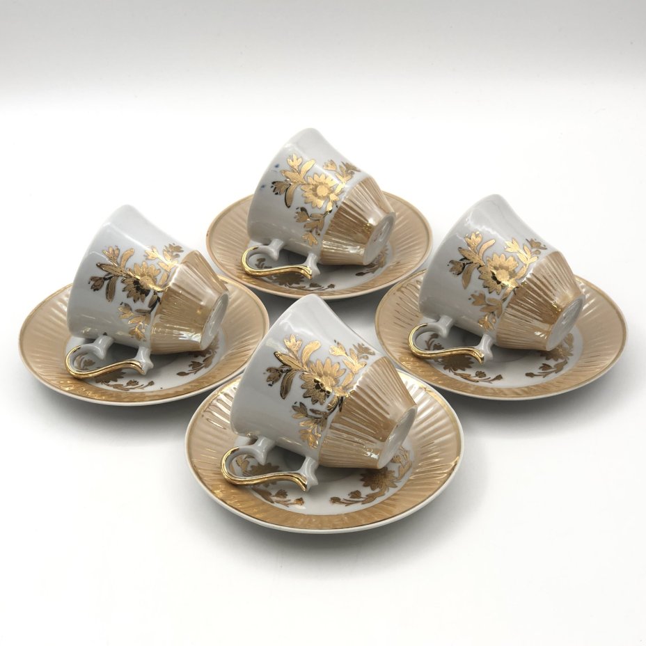 Сервиз кофейный с цветочным декором на 4 персоны (15 предметов), фарфор, золочение, Барановский фарфоровый завод, СССР, 1970-1991 гг.