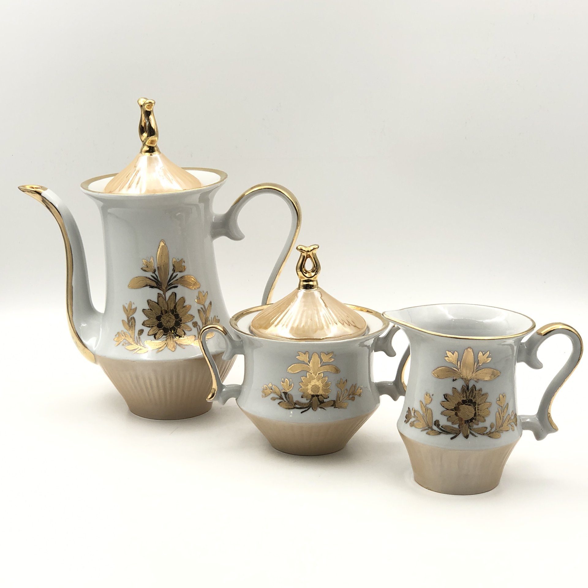 Сервиз кофейный с цветочным декором на 4 персоны (15 предметов), фарфор, золочение, Барановский фарфоровый завод, СССР, 1970-1991 гг.