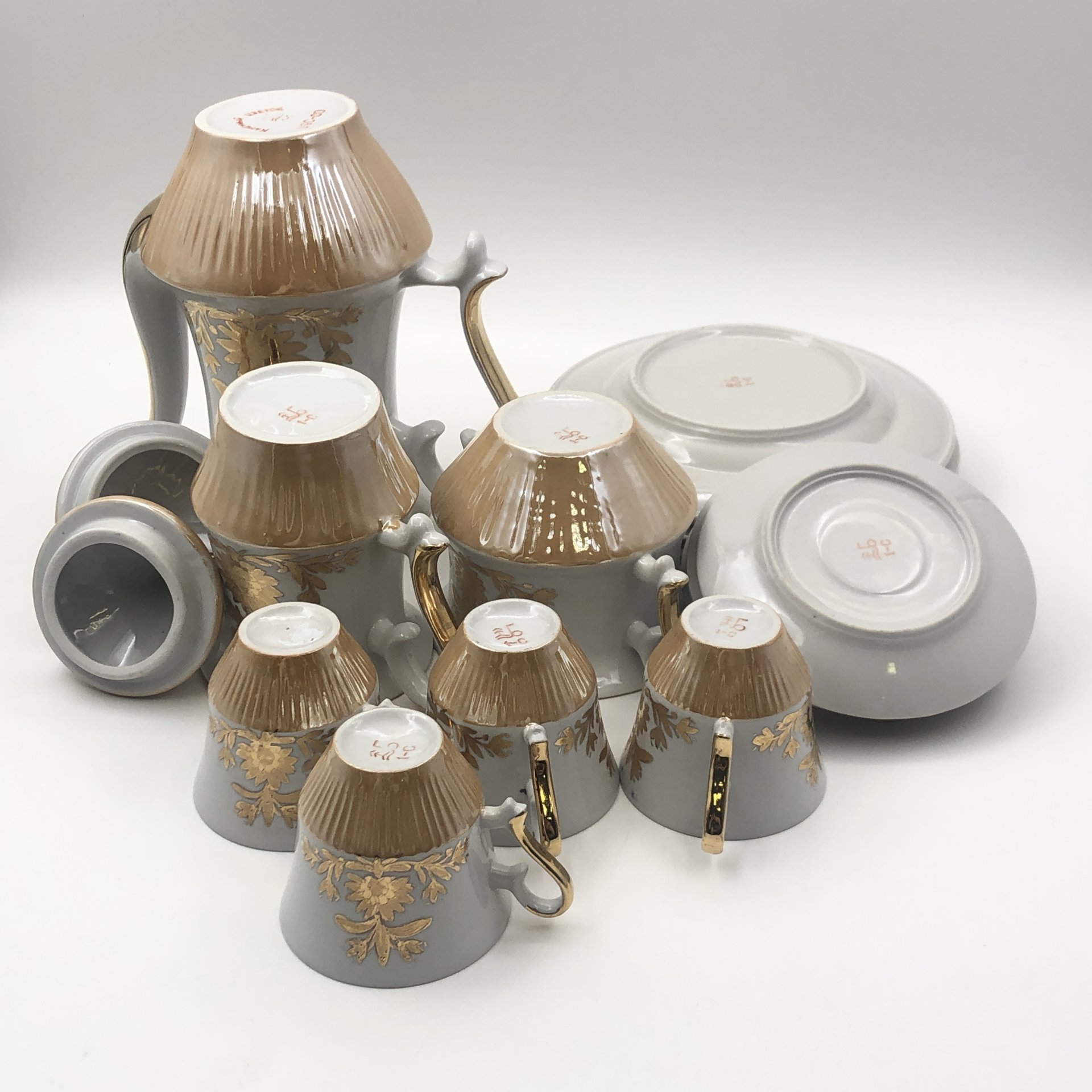 Сервиз кофейный с цветочным декором на 4 персоны (15 предметов), фарфор, золочение, Барановский фарфоровый завод, СССР, 1970-1991 гг.