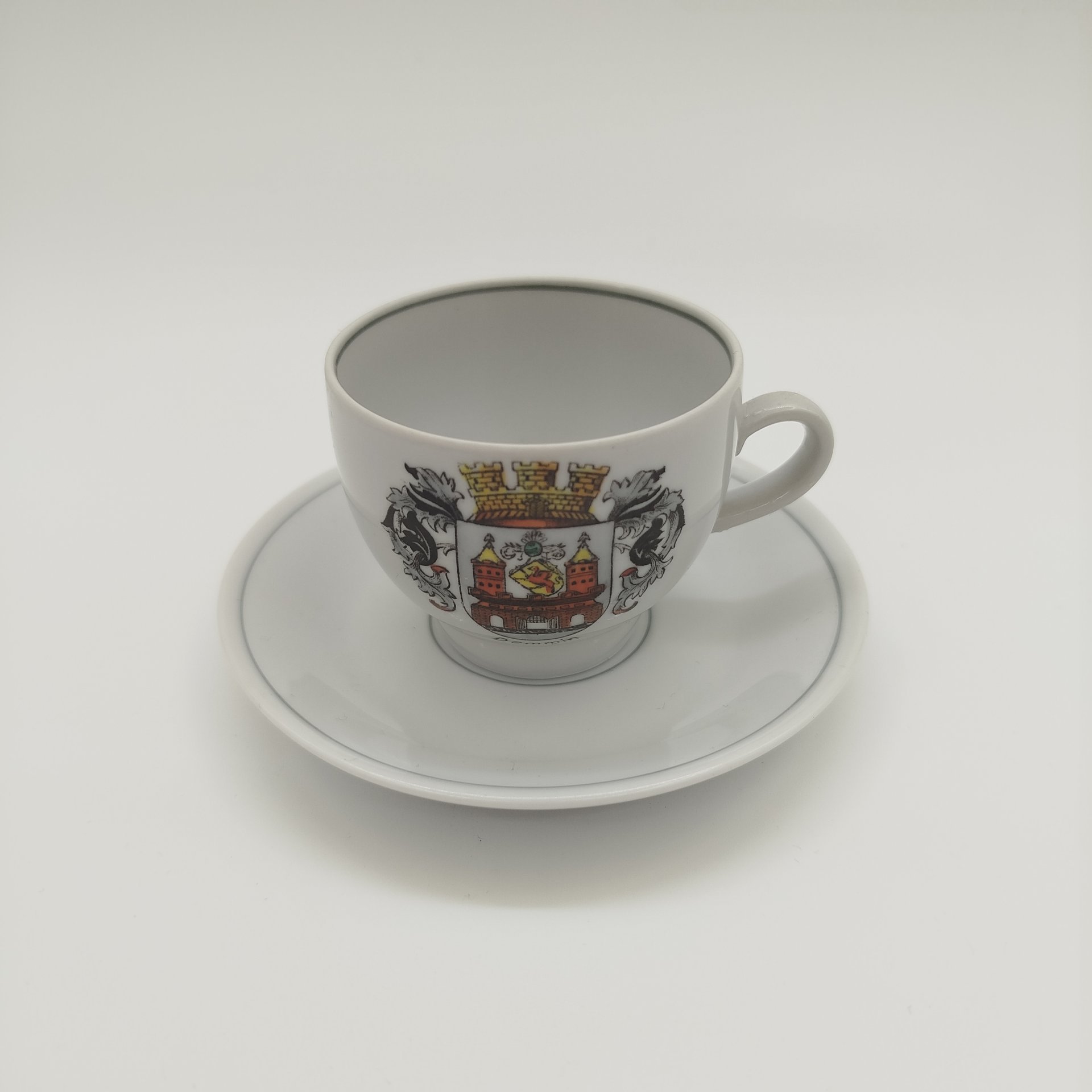 Кофейная пара сувенирная, украшенная гербом города Demmin, фарфор, деколь, обводка, Kahla, ГДР, 1964-1972 гг.