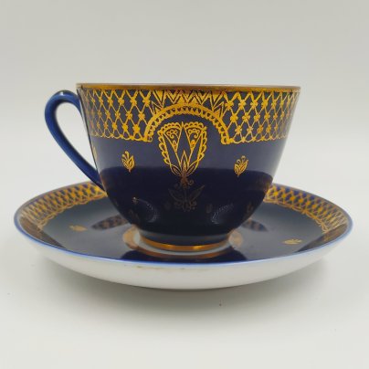 Пара чайная с ажурным орнаментальным декором и изображением тюльпана, фарфор, крытье кобальтом, золочение, Ленинградский фарфоровый завод (ЛФЗ), СССР, 1970-1992 гг.