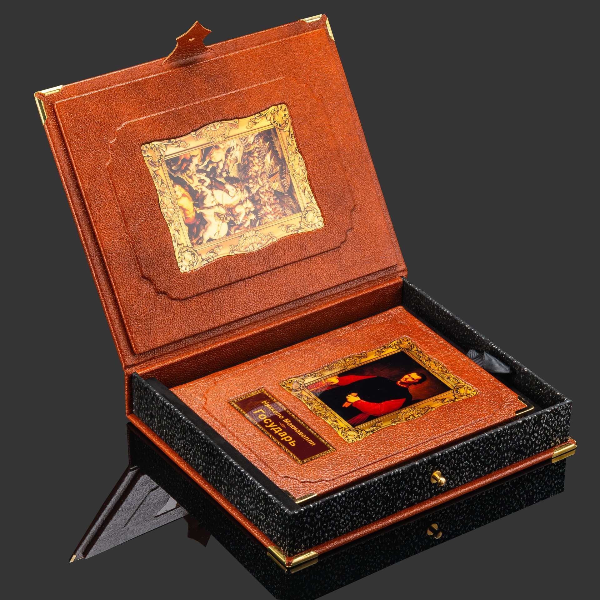 Подарочная книга в кожаном переплете "Никколо Макиавелли. Государь" в коробе, бумага, кожаный переплет, художественные накладки, обрез с золочением, в подарочном коробе с бархатным ложеменом, обтянутом кожей и бархатной подарочной упаковке, Российская Федерация, 2025 г.