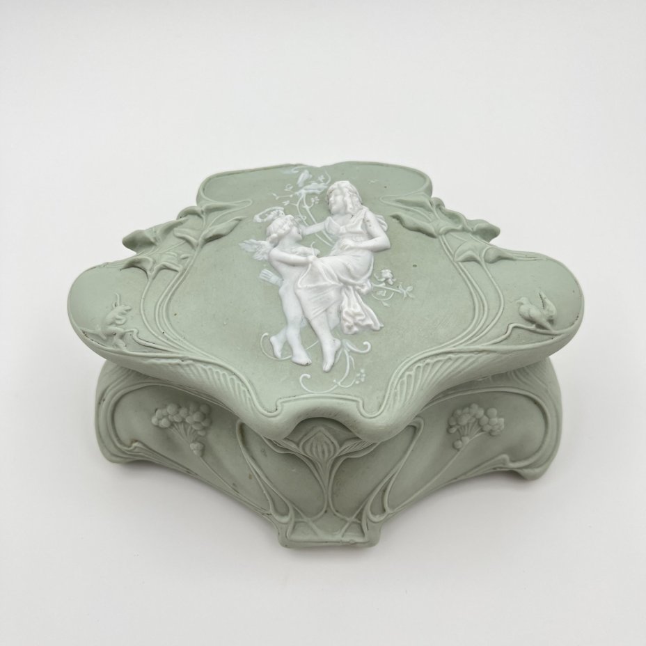 Шкатулка фигурная в стиле Модерн, бисквит, крашение, Россия, 1900-1930 гг.