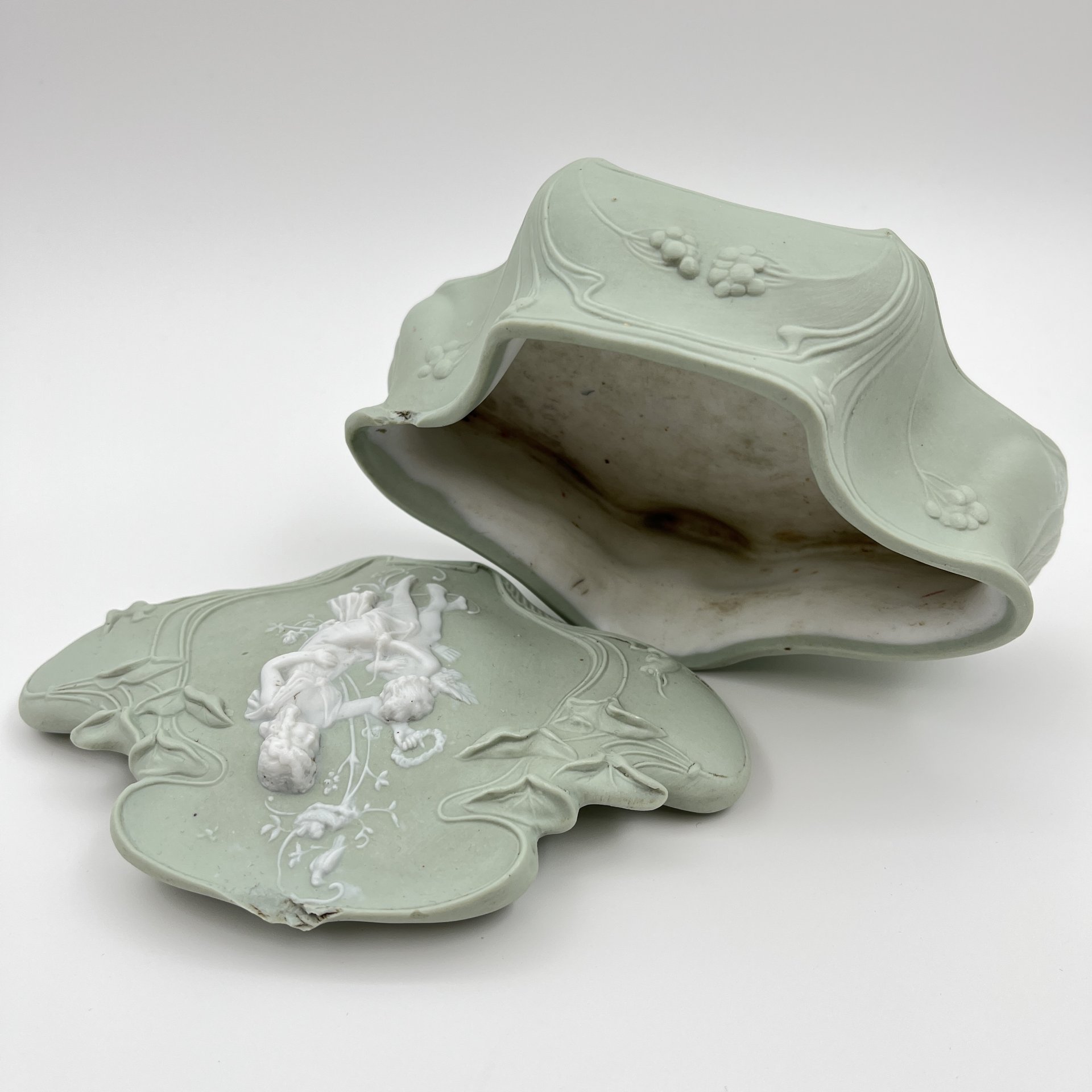 Шкатулка фигурная в стиле Модерн, бисквит, крашение, Россия, 1900-1930 гг.