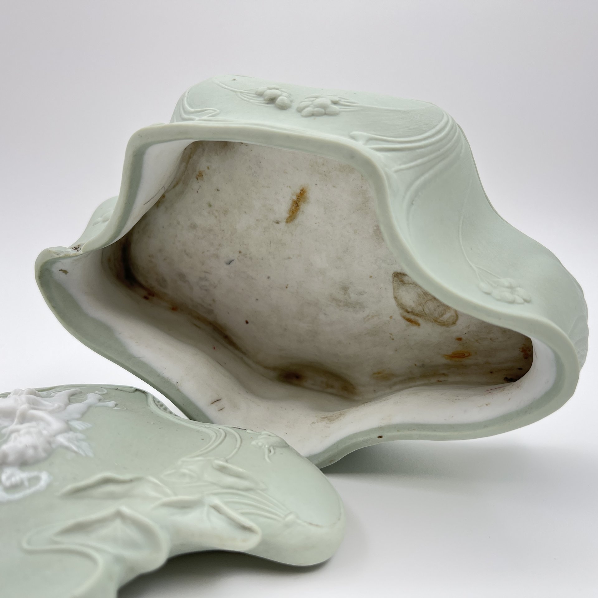 Шкатулка фигурная в стиле Модерн, бисквит, крашение, Россия, 1900-1930 гг.