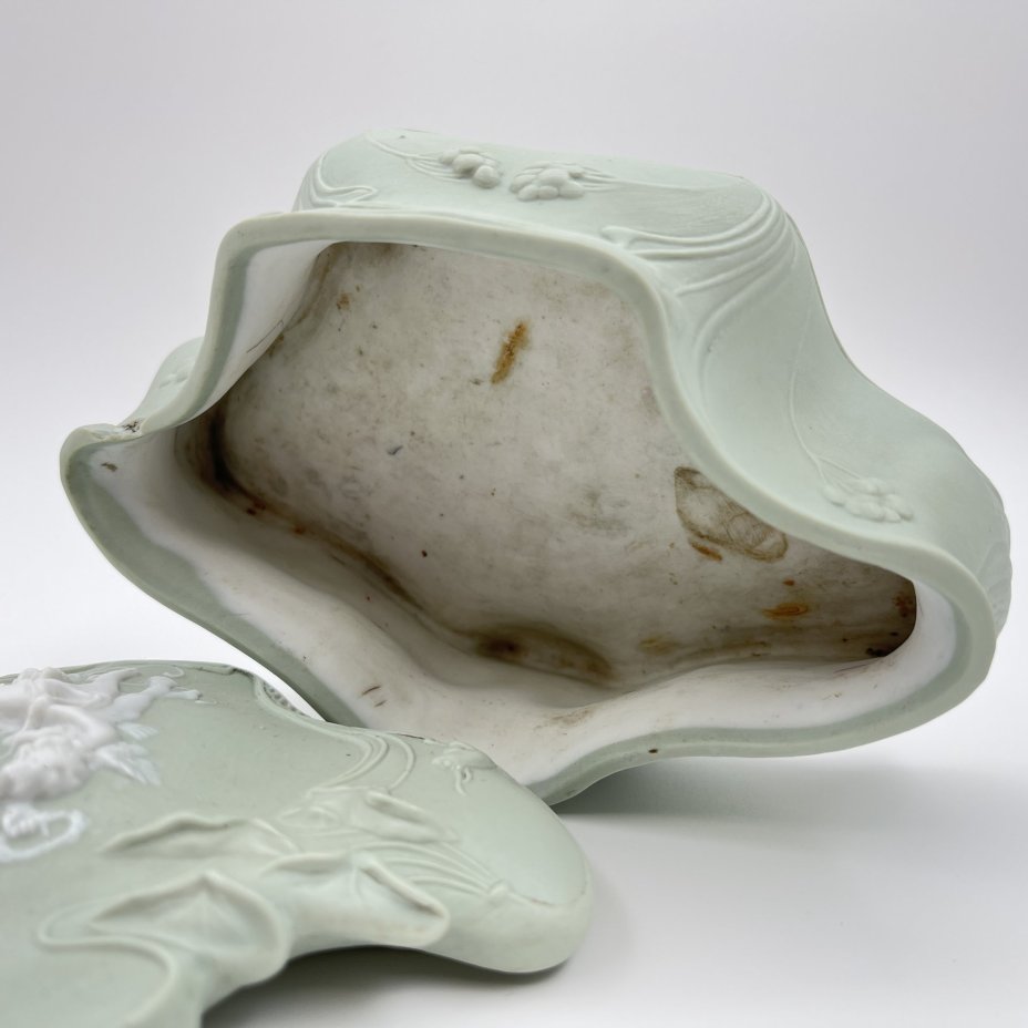 Шкатулка фигурная в стиле Модерн, бисквит, крашение, Россия, 1900-1930 гг.