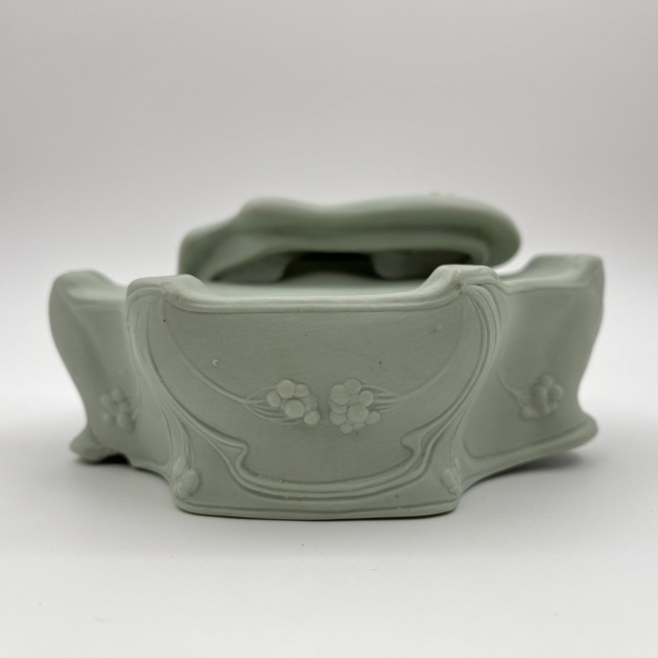 Шкатулка фигурная в стиле Модерн, бисквит, крашение, Россия, 1900-1930 гг.