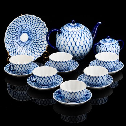 Сервиз чайный "Кобальтовая сетка" без золочения (заводской брак), на 6 персон, 15 предметов, автор формы "Тюльпан" Яковлева С.Е., автор рисунка Яцкевич А.А., фарфор, деколь, Ленинградский фарфоровый завод (ЛФЗ), СССР, 1970-1990 гг.