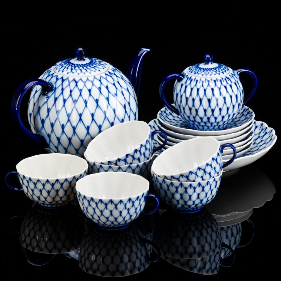 Сервиз чайный "Кобальтовая сетка" без золочения (заводской брак), на 6 персон, 15 предметов, автор формы "Тюльпан" Яковлева С.Е., автор рисунка Яцкевич А.А., фарфор, деколь, Ленинградский фарфоровый завод (ЛФЗ), СССР, 1970-1990 гг.