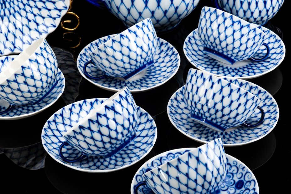 Сервиз чайный "Кобальтовая сетка" без золочения (заводской брак), на 6 персон, 15 предметов, автор формы "Тюльпан" Яковлева С.Е., автор рисунка Яцкевич А.А., фарфор, деколь, Ленинградский фарфоровый завод (ЛФЗ), СССР, 1970-1990 гг.