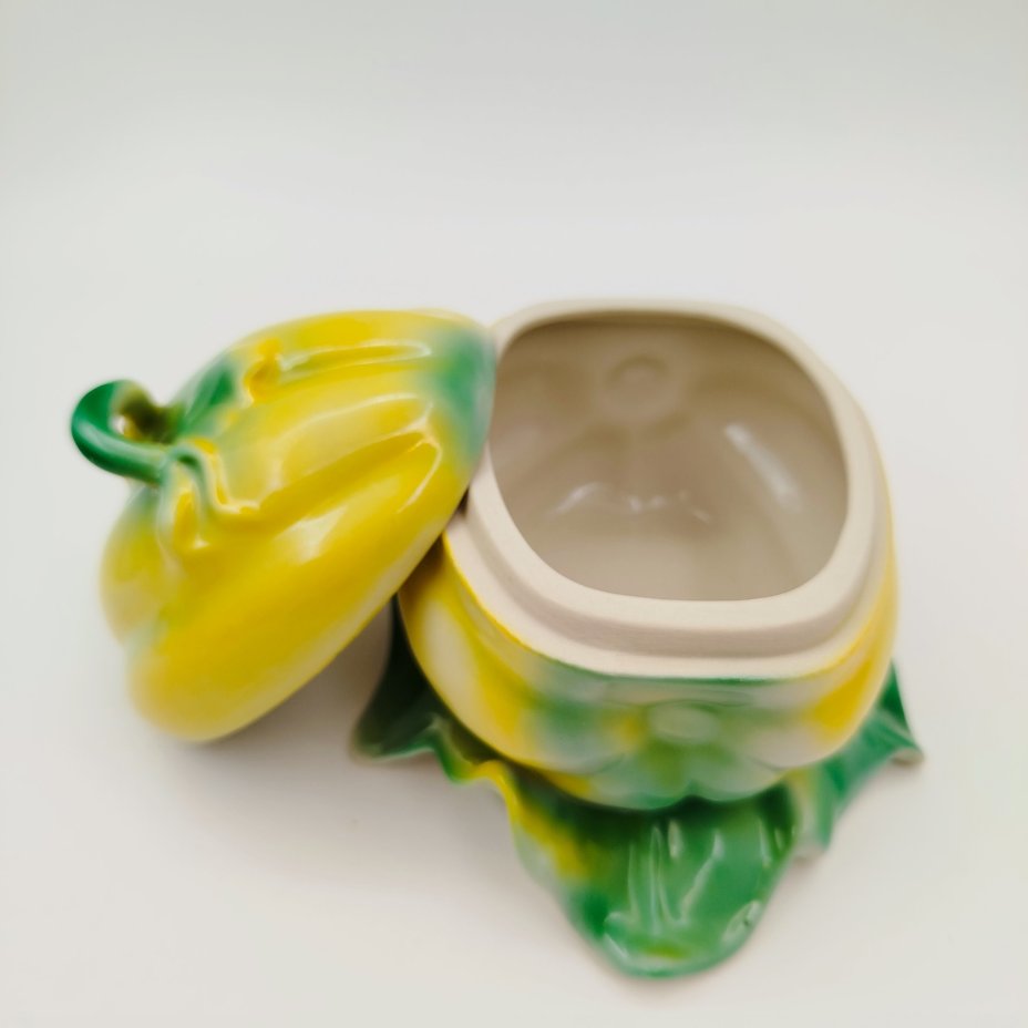 Маслёнка "Тыква" с крышкой, фарфор, аэрография, Городницкий фарфоровый завод, СССР, 1970-1990 гг.