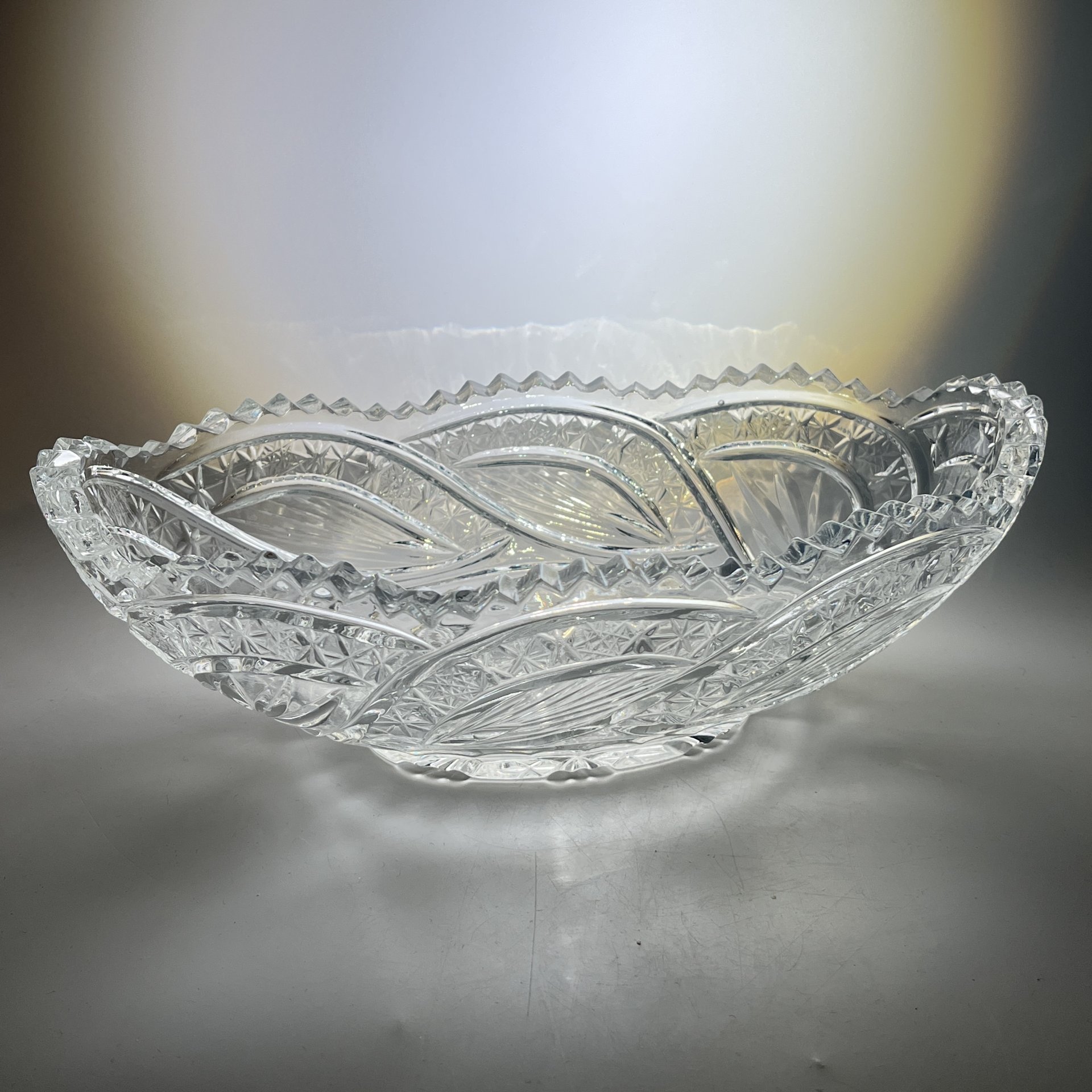 Салатник овальной формы с резным геометерическим/растительным декором, хрусталь, алмазная грань, СССР, 1970-1990 гг.