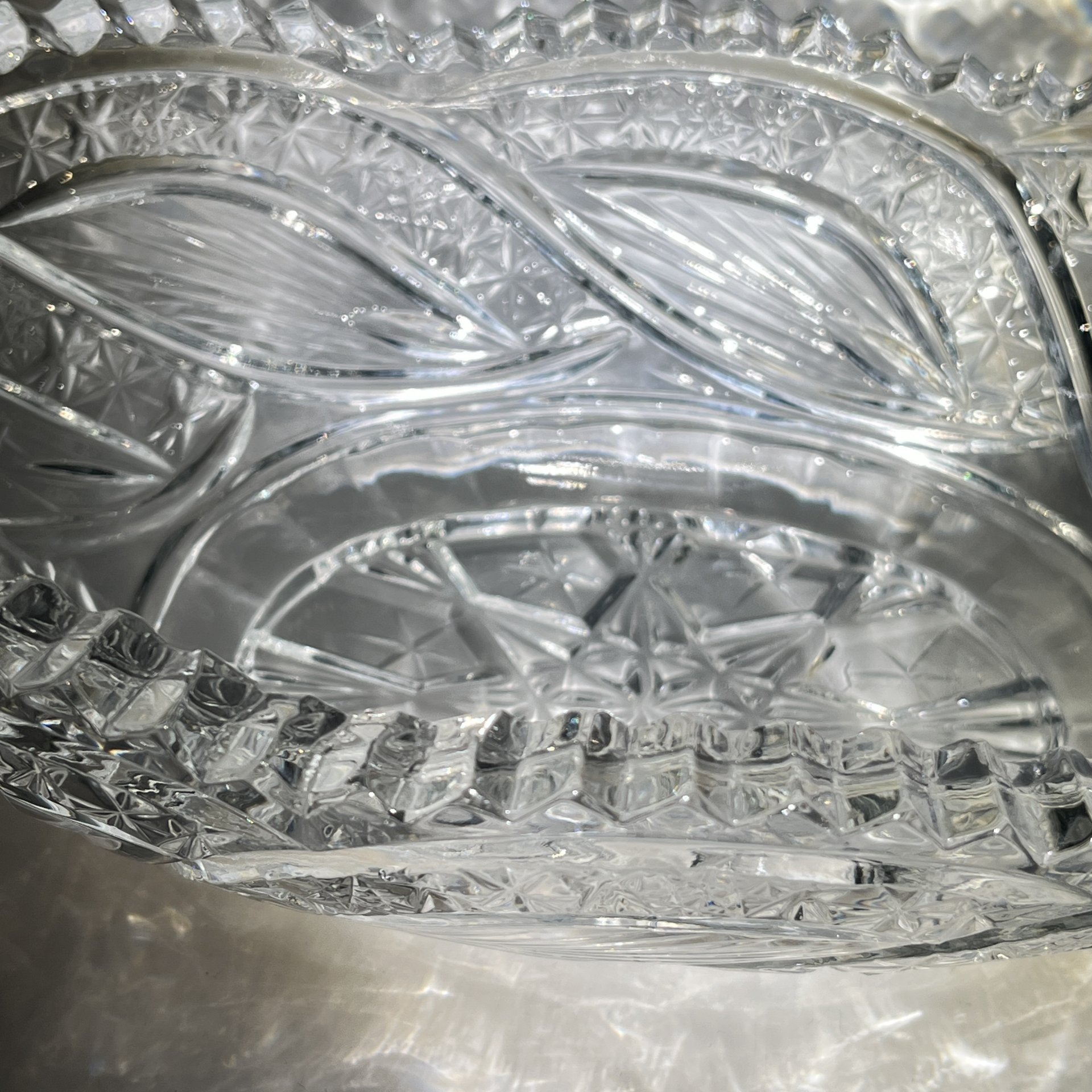 Салатник овальной формы с резным геометерическим/растительным декором, хрусталь, алмазная грань, СССР, 1970-1990 гг.