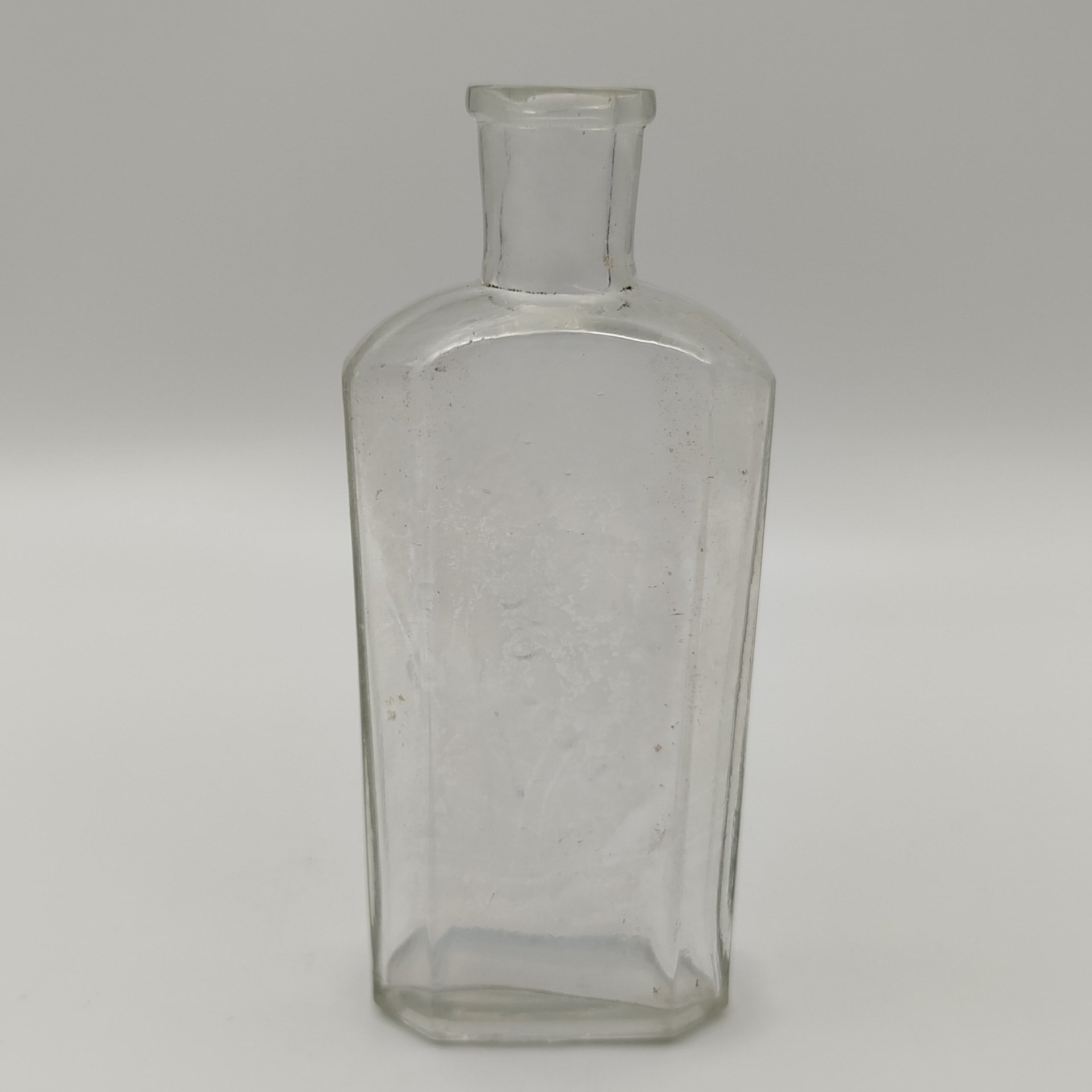 Флакон из-под средства "Jirolin" ("Жиролин"), стекло, Западная Европа, 1900-1940 гг.