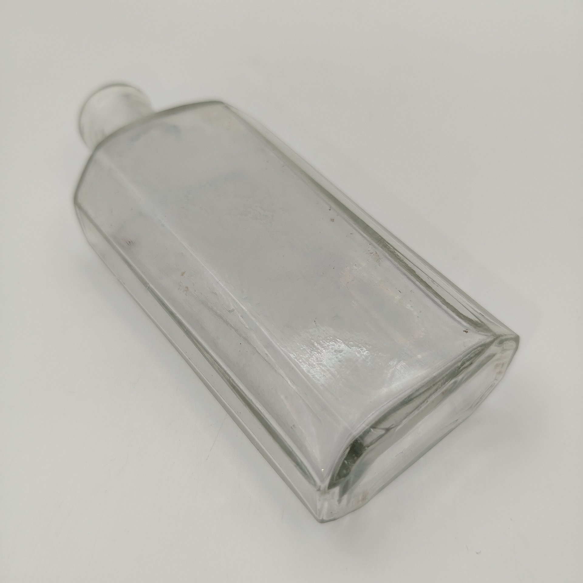 Флакон из-под средства "Jirolin" ("Жиролин"), стекло, Западная Европа, 1900-1940 гг.