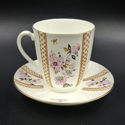 Пара кофейная "Яблоневый цвет", форма "Ветерок" (автор формы Т.С. Линчевская), фарфор, деколь, золочение, Ленинградский фарфоровый завод (ЛФЗ), Россия, 1992-2001 гг.