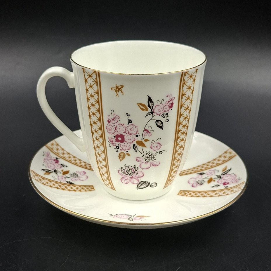 Пара кофейная "Яблоневый цвет", форма "Ветерок" (автор формы Т.С. Линчевская), фарфор, деколь, золочение, Ленинградский фарфоровый завод (ЛФЗ), Россия, 1992-2001 гг.