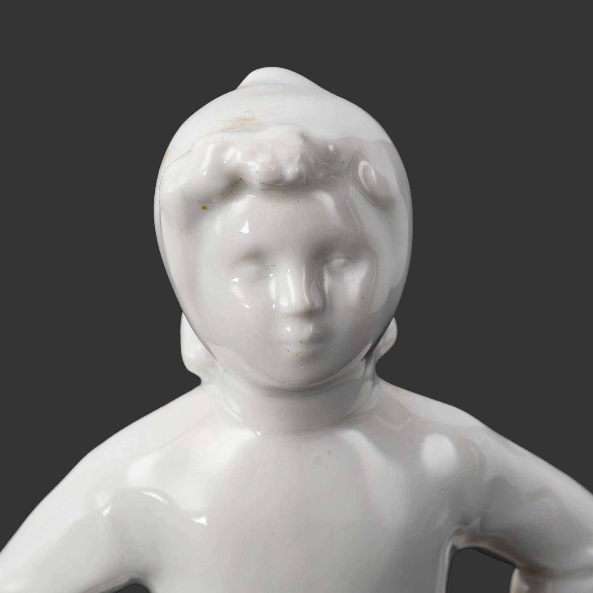 Статуэтка "На катке", скульптор С.Б. Велихова, фарфор, Ленинградский фарфоровый завод (ЛФЗ), СССР, 1950-1960 гг.