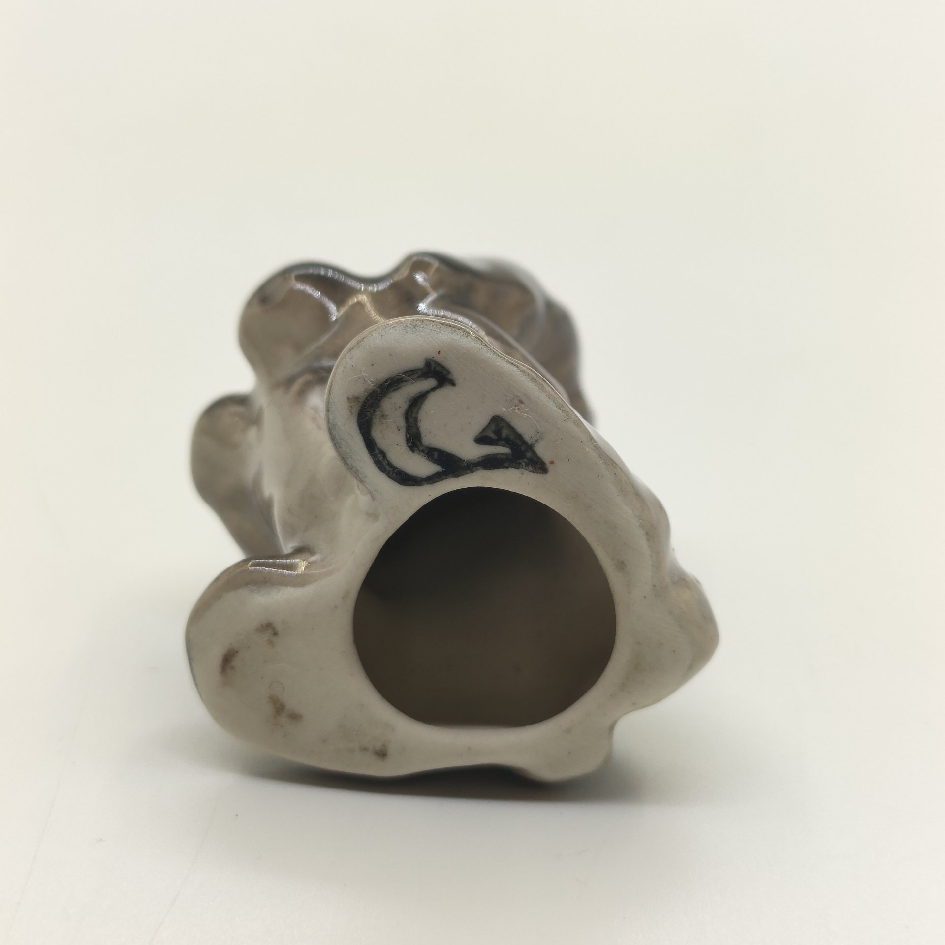 Статуэтка "Болонка стоящая", автор Г.Н. Болунова, фарфор, роспись, Астраханский фарфоровый завод «Сциталис», Российская Федерация, 1991-2010 гг.