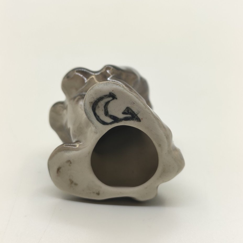 Статуэтка "Болонка стоящая", автор Г.Н. Болунова, фарфор, роспись, Астраханский фарфоровый завод «Сциталис», Российская Федерация, 1991-2010 гг.