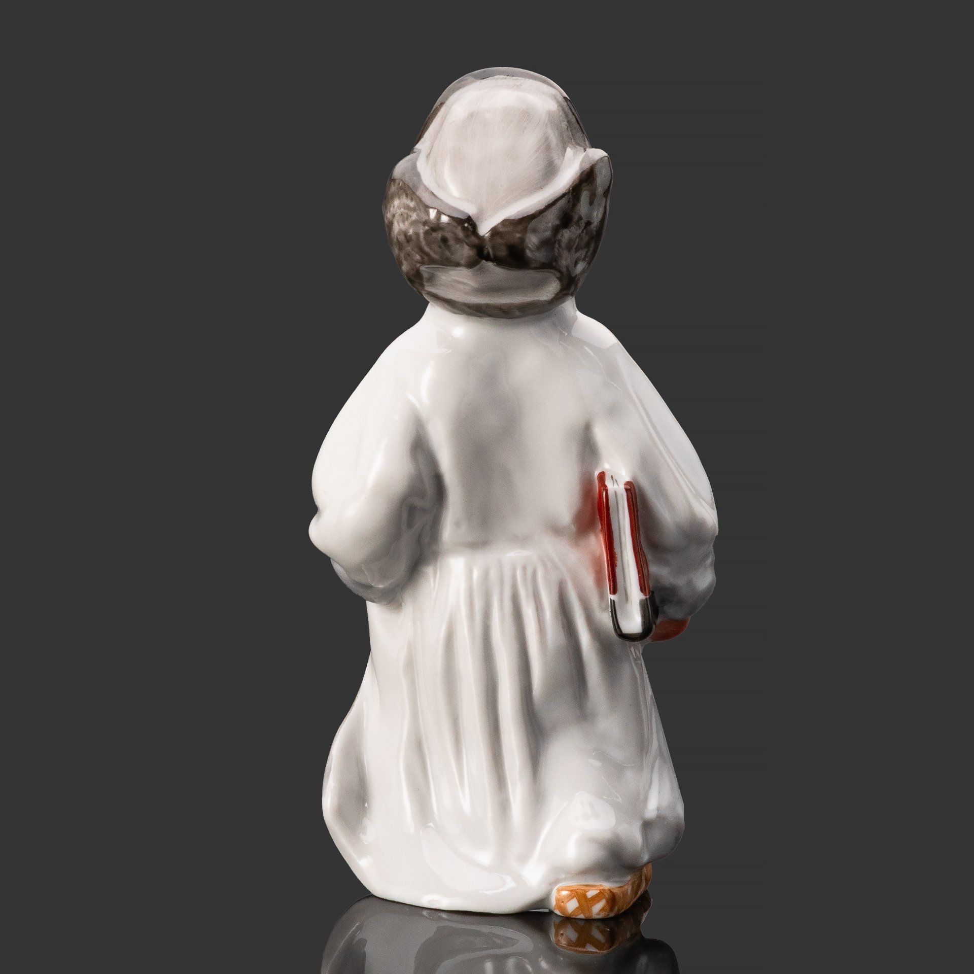 Статуэтка "Филиппок", скульптор А.Ф. Пахомов, фарфор, роспись, Ленинградский фарфоровый завод (ЛФЗ), СССР, 1960-1976 гг.