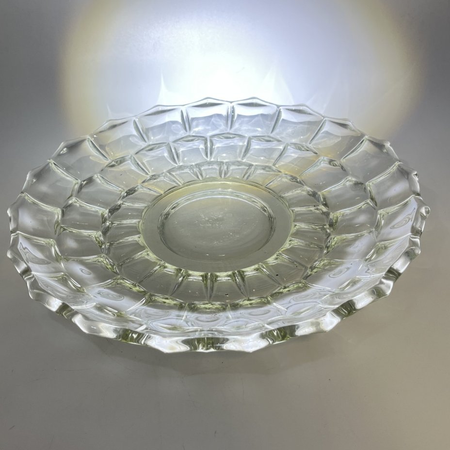 Блюдо круглой формы с объемным декором, стекло, СССР, 1970-1990 гг.