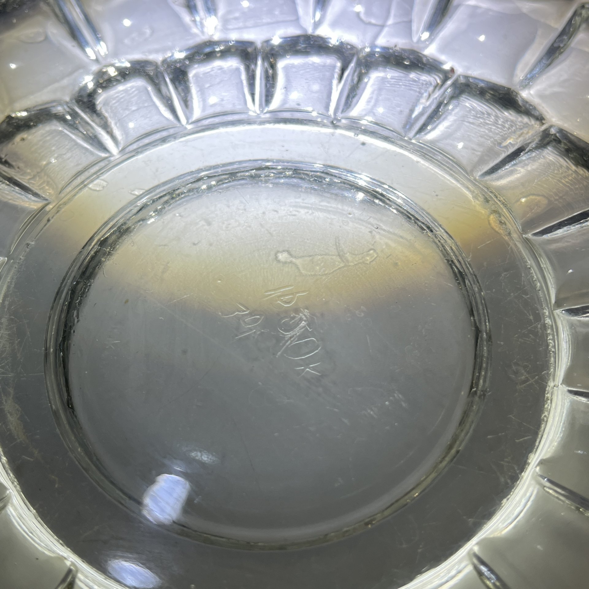 Блюдо круглой формы с объемным декором, стекло, СССР, 1970-1990 гг.