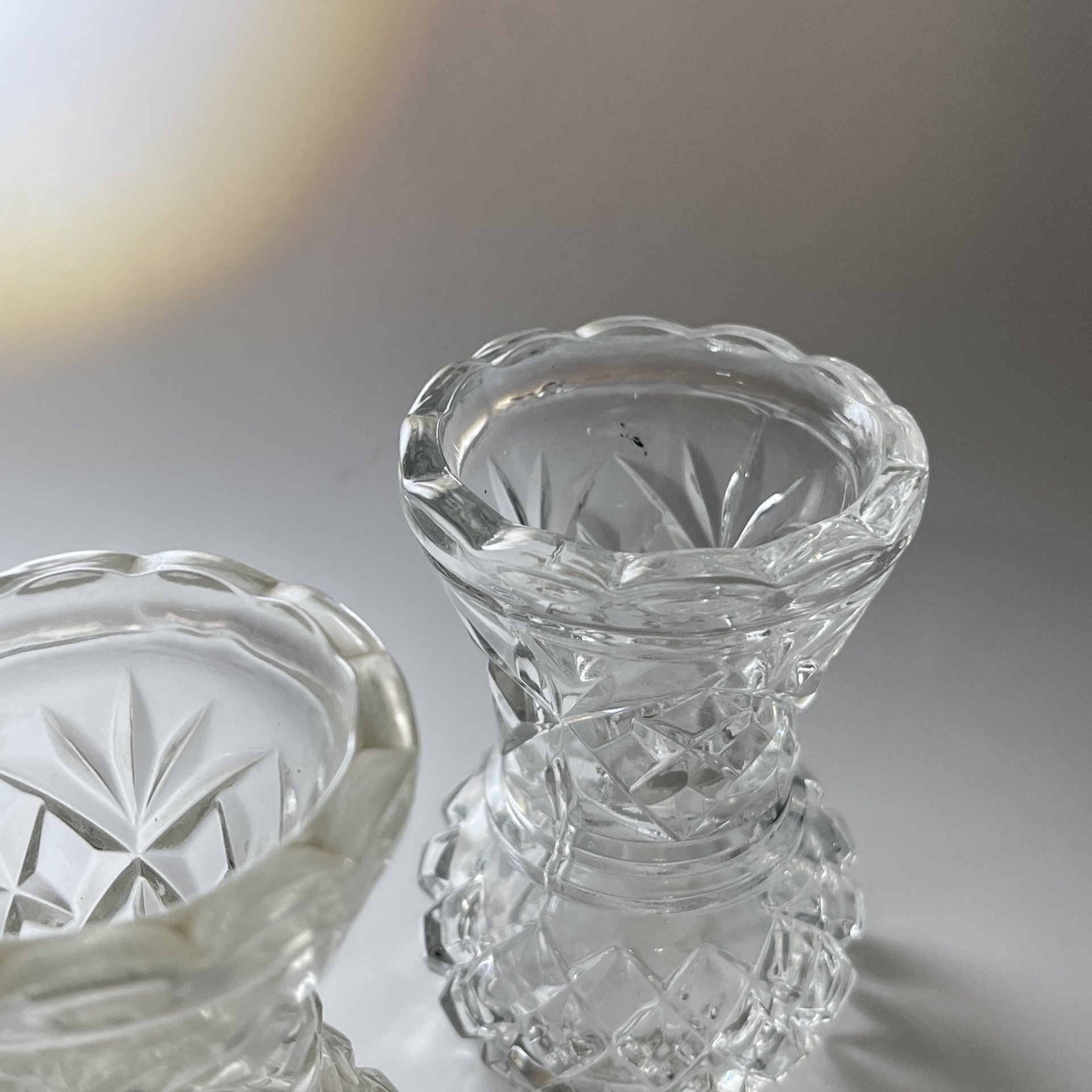 Набор из 2 миниатюрных вазочек с геометрическим декором, стекло, пресс, СССР, 1970-1990 гг.