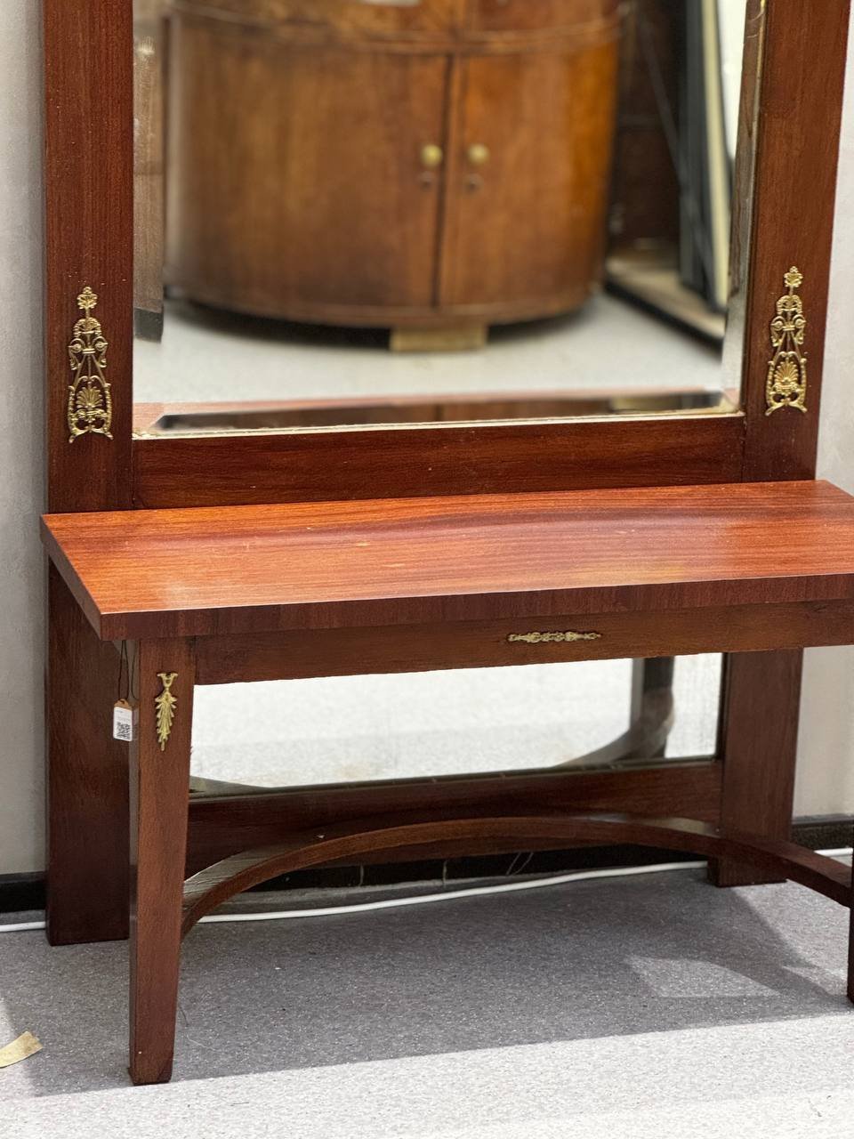 Зеркало с консолью в стиле Ампир