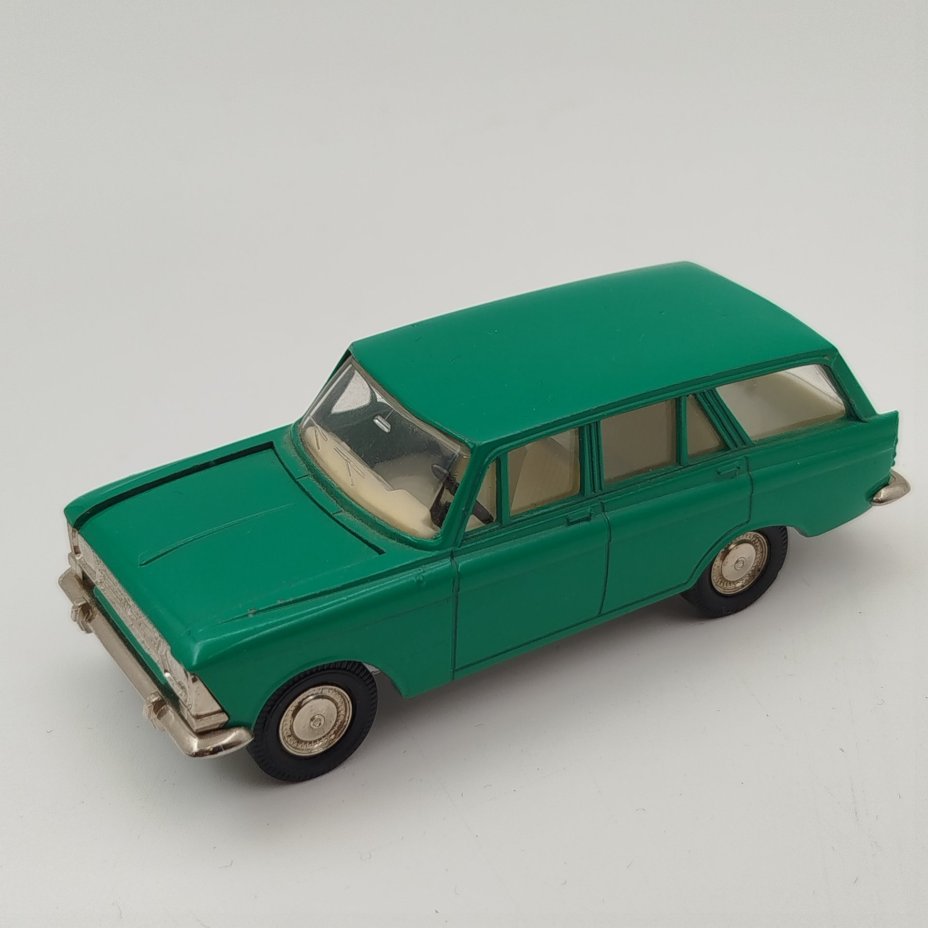 Модель автомобиля "Москвич 426"