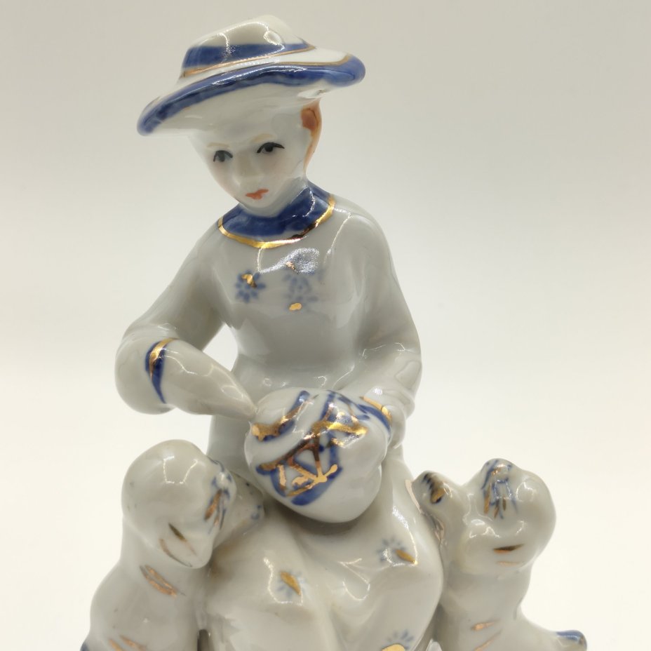 Статуэтка "Дама с собачками"